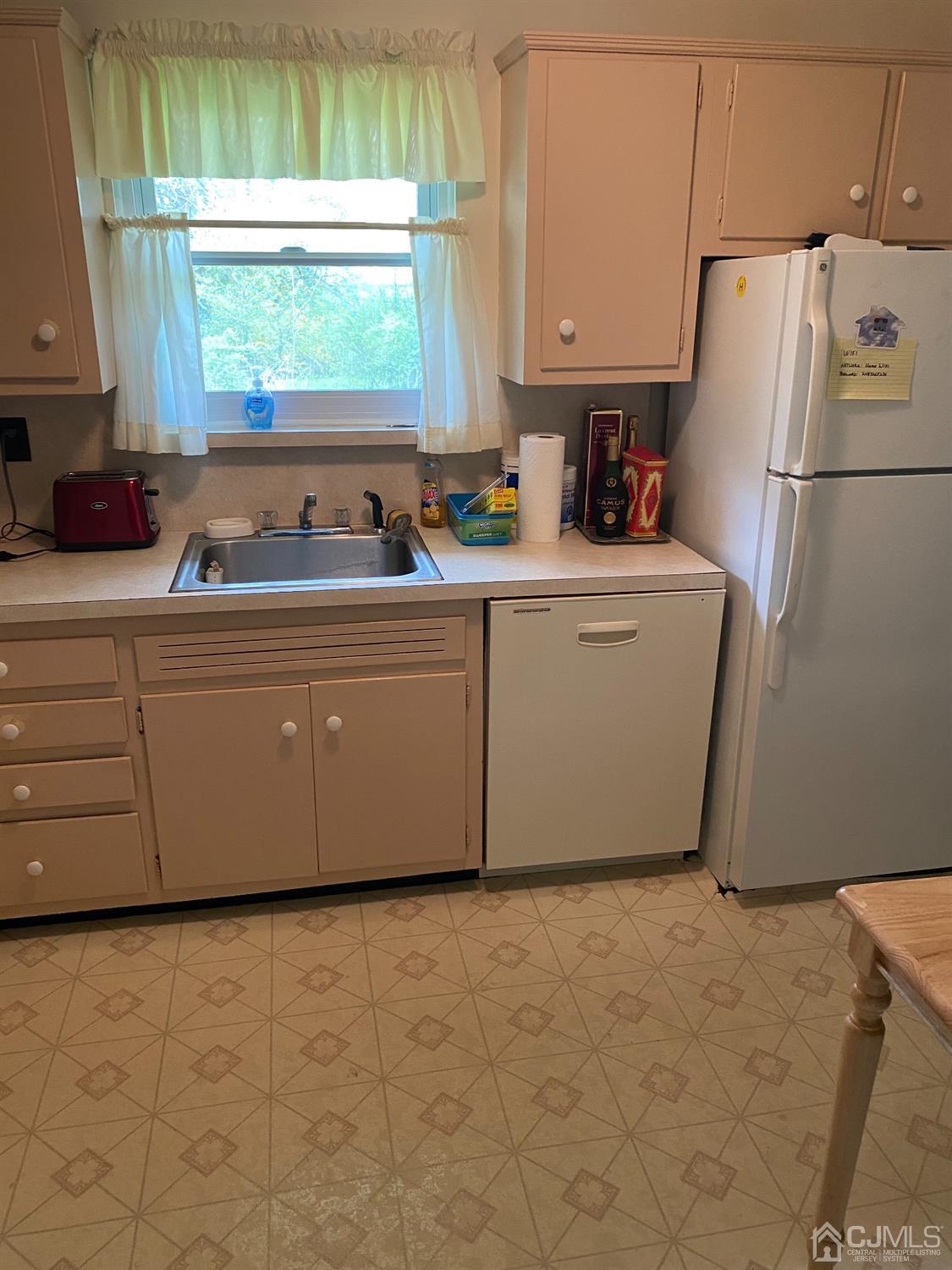14 Gulf Road East Brunswick, NJ 08816 - Photo 8 of 15 Gallery Image 8