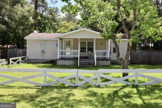 a view of a house with backyard and swimming pool