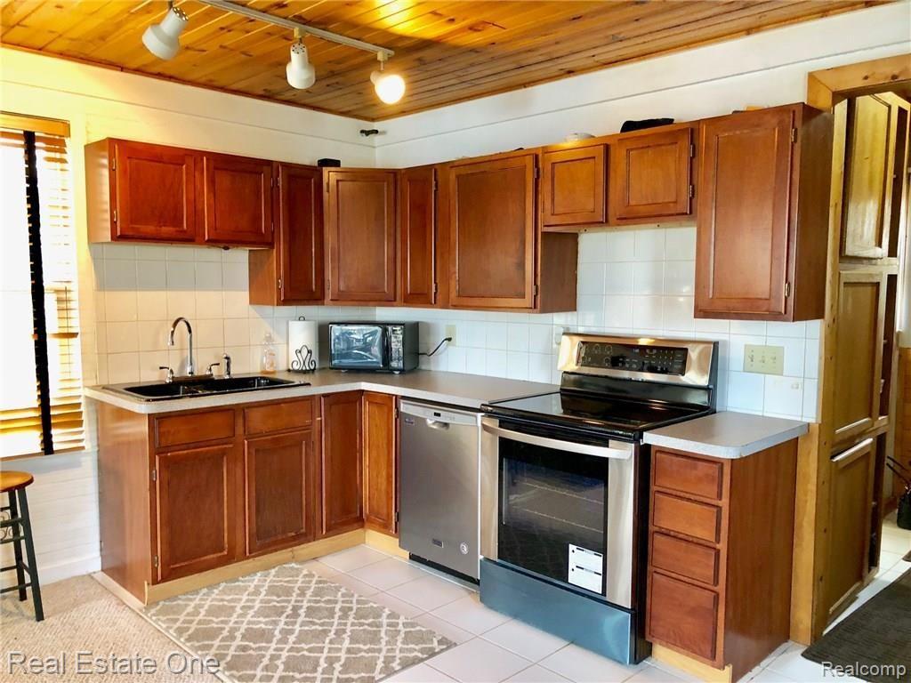 261 Ora Road Oxford, MI 48371 - Photo 4 of 17 ORAkitchen.jpg