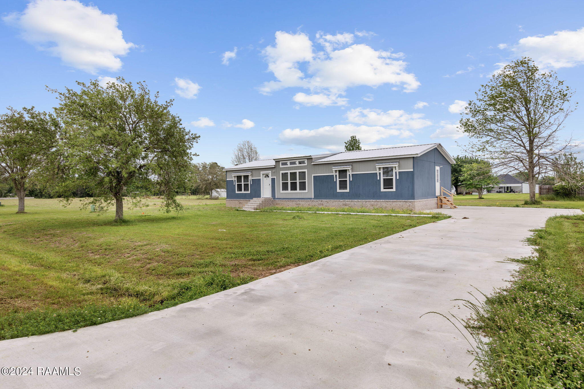 232 Oak Mnr Road Rayne, LA 70578 - Photo 1 of 25 3-web-or-mls-232 Oak Manor-3
