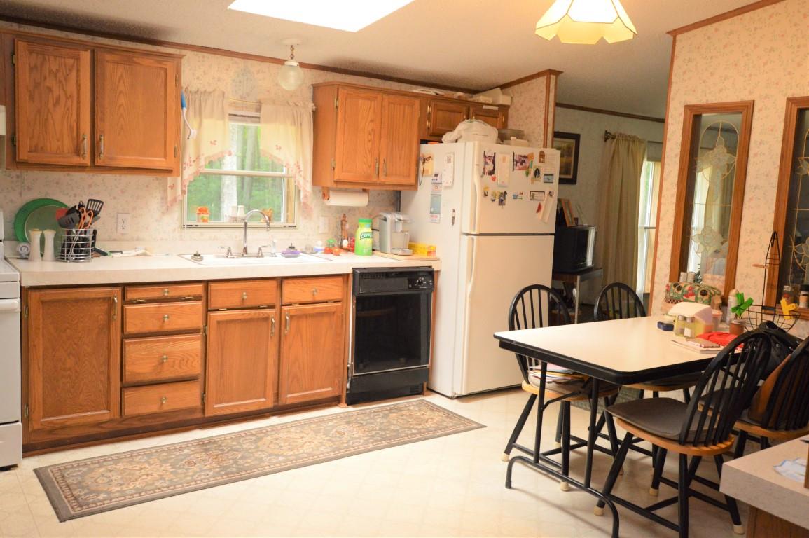 6226 Wallaker Road Benzonia, MI 49616 - Photo 7 of 29 1867142-6.JPG