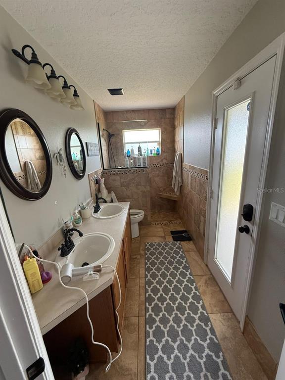 41430 Roger Giles Road Umatilla, FL 32784 - Photo 25 of 27 a view of a livingroom with furniture and mirror