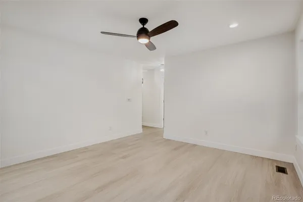 a view of empty room with ceiling fan