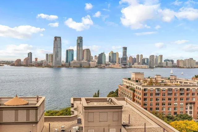 $1,135,000 | 70 Little West Street, Unit 21A | Battery Park City