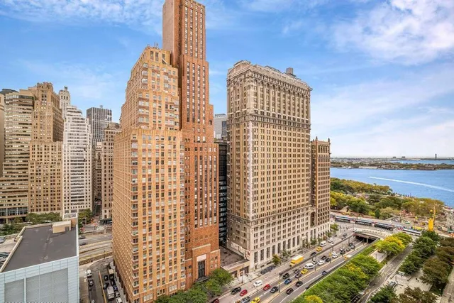 $1,135,000 | 70 Little West Street, Unit 21A | Battery Park City