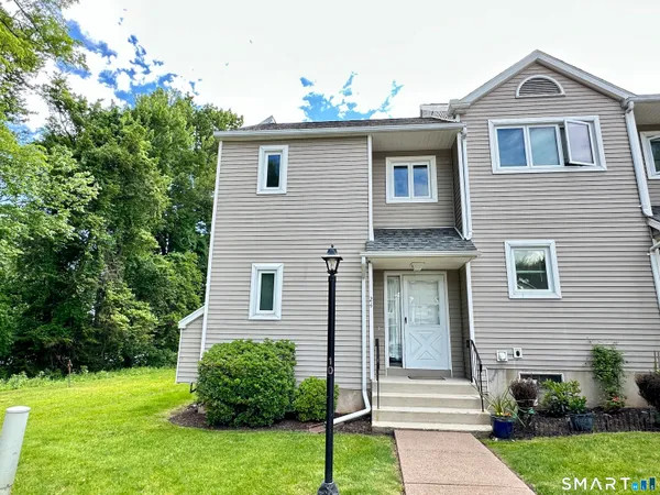 $199,900 | 24 Oak Ridge Drive, Unit 24, Windsor Locks, CT 06096