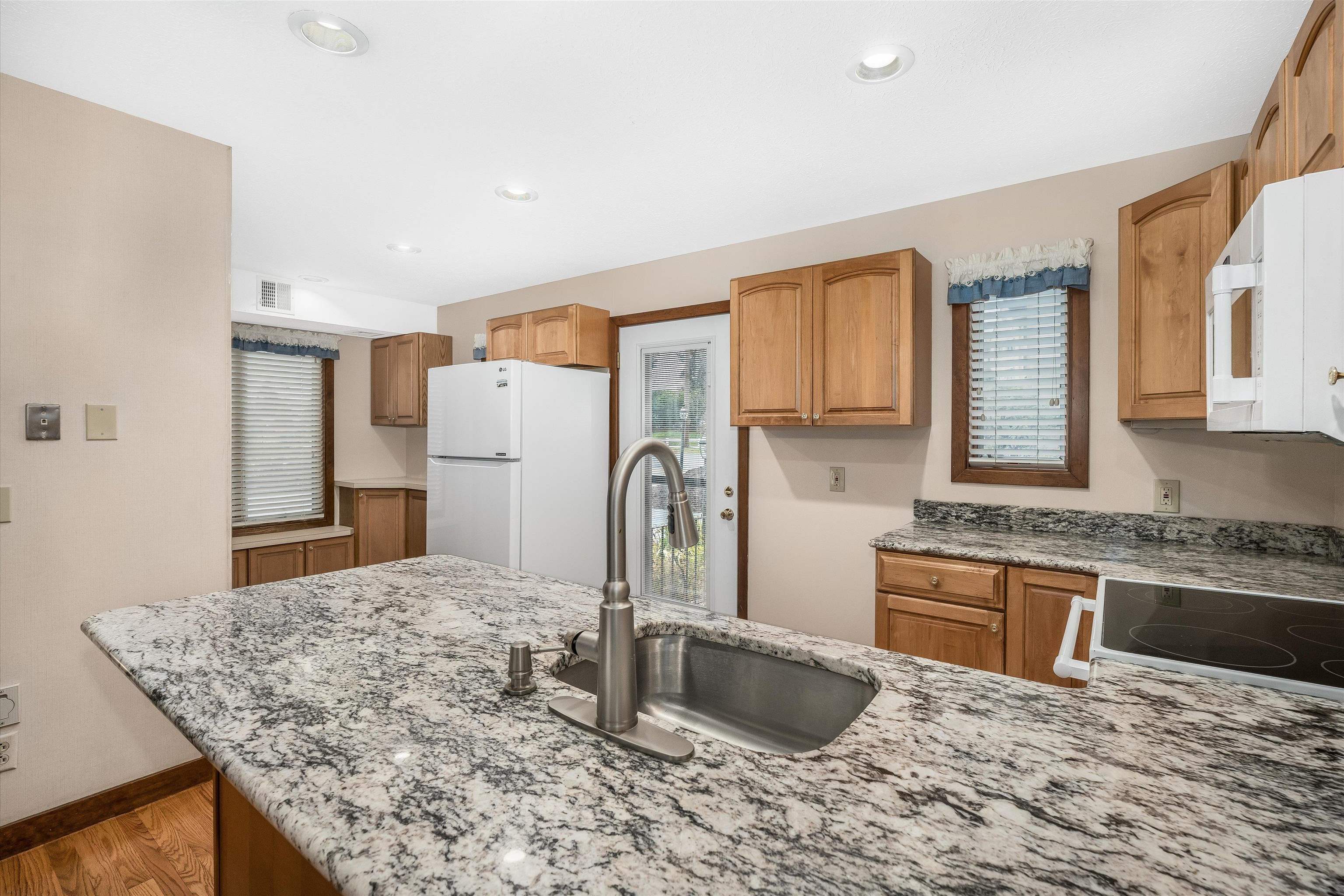 51 Riverfront Drive, Unit 2 Manchester, NH 03102 - Photo 11 of 29