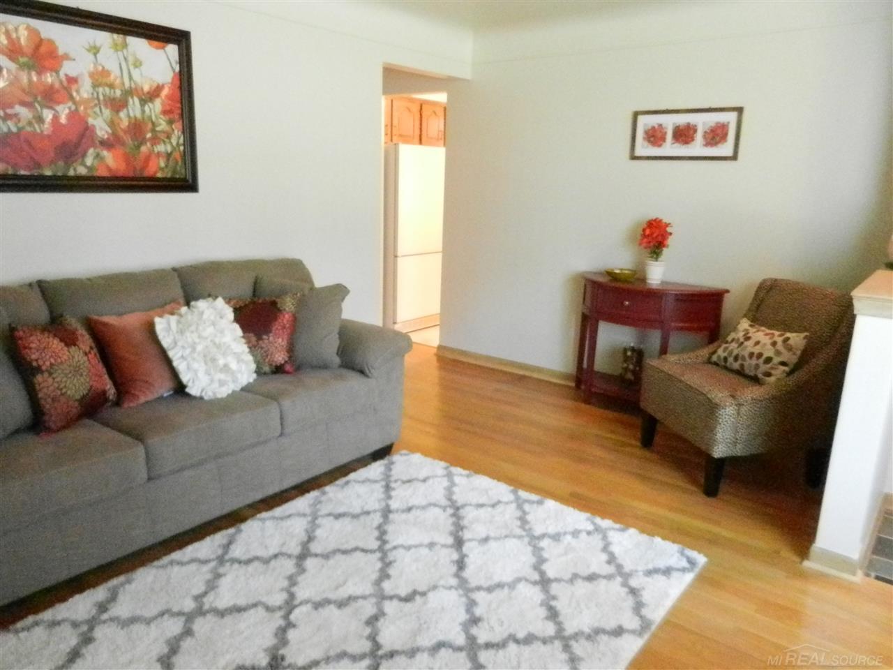 23837 Rausch Avenue Eastpointe, MI 48021 - Photo 8 of 47 31326267-7.JPG