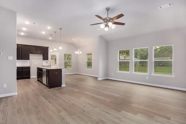 $339,990 | 221 Inwood Drive, West Columbia, TX 77486