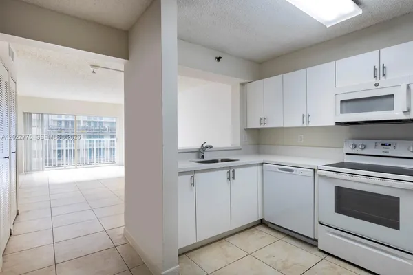 $2,050 | 2660 Southwest 37th Avenue, Unit 410, Miami, FL 33133