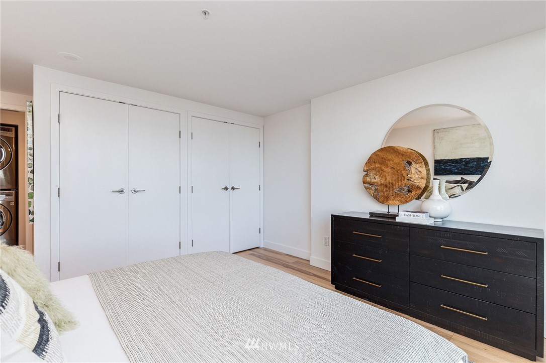 1420 Terry Avenue, Unit 2602 Seattle, WA 98101 - Photo 22 of 40 a bedroom with a bed and a mirror
