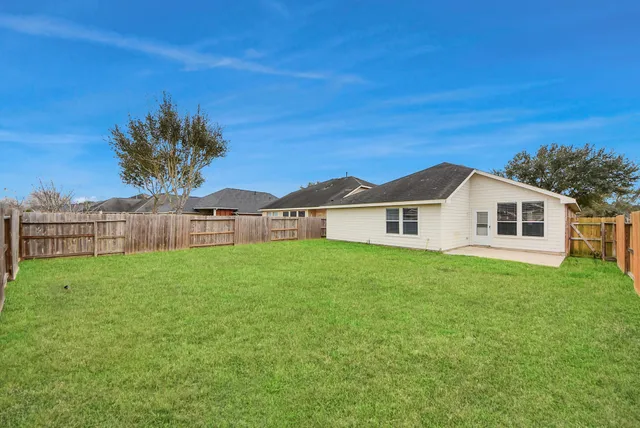 $2,200 | 1722 Lansing Cove Drive, Fresno, TX 77545