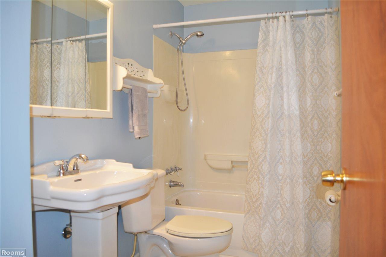 24651 Harrison Street Harrison, MI 48045 - Photo 14 of 19