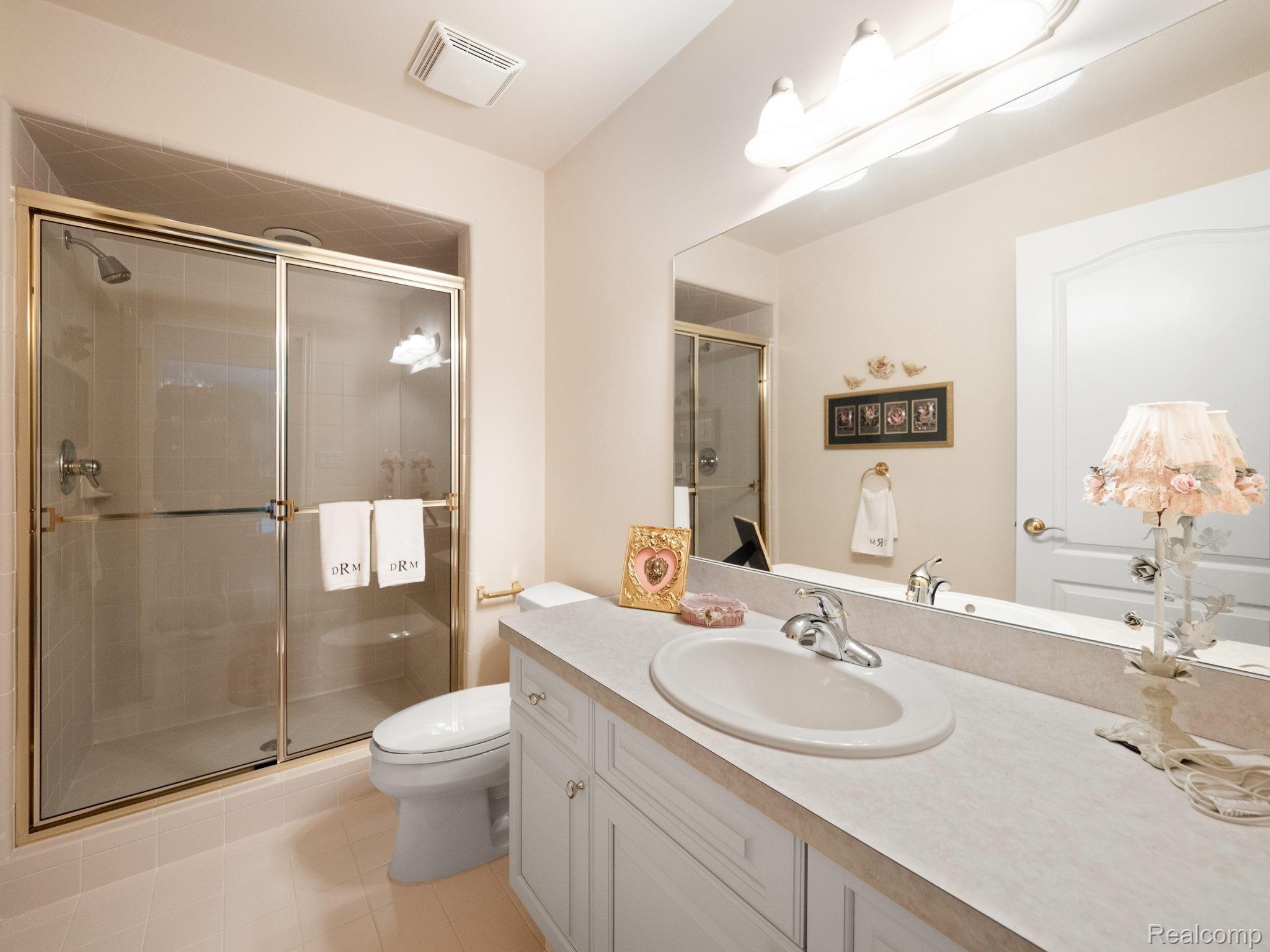 2889 Hastings Court Rochester, MI 48306 - Photo 21 of 33 Full Bath 21.jpg