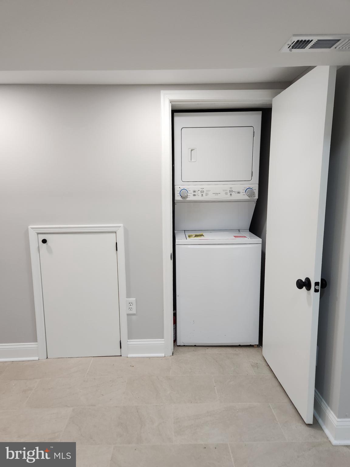 502 East Schuyler Road Silver Spring, MD 20901 - Photo 18 of 38 a utility room with dryer and washer