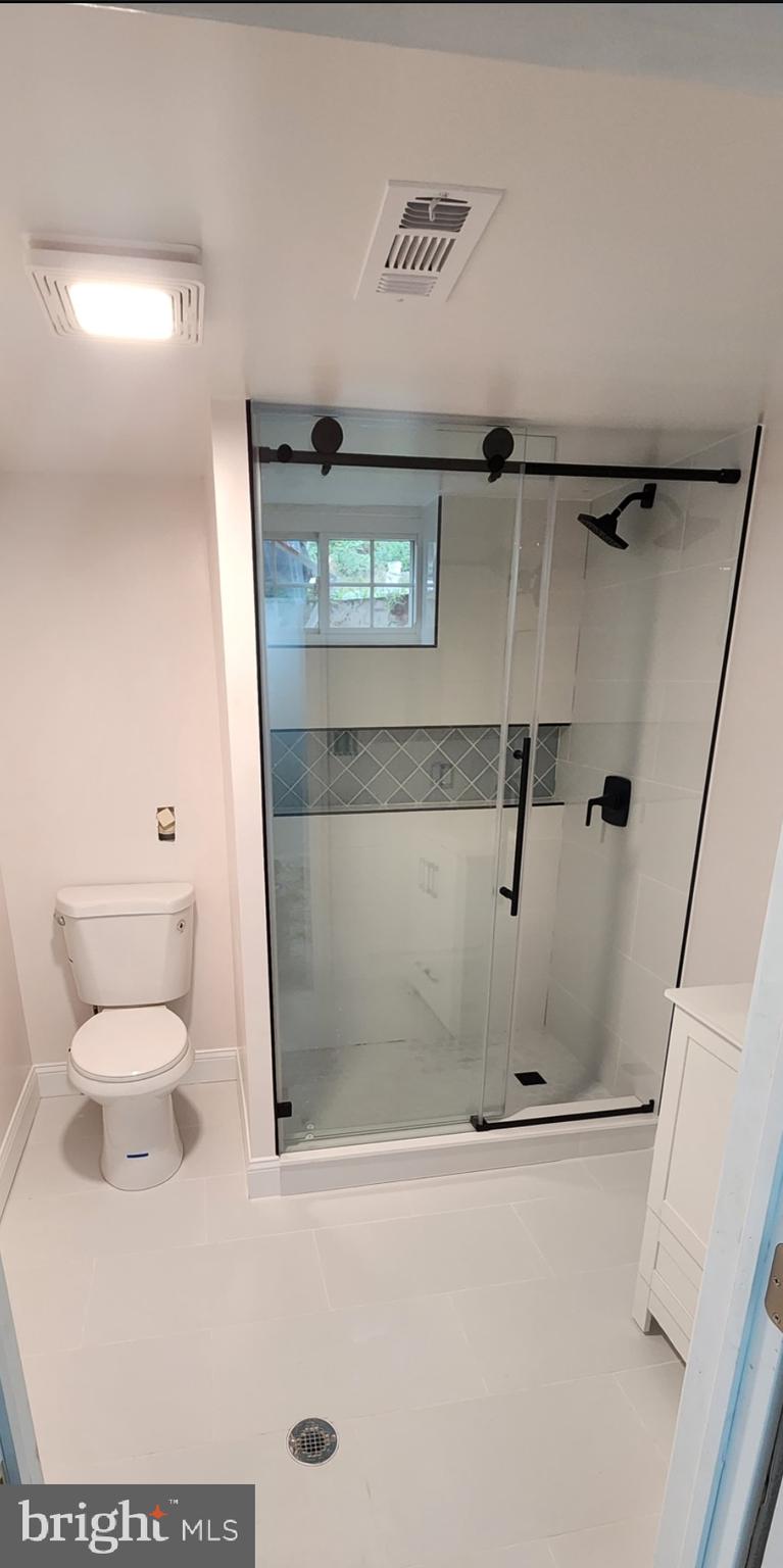 502 East Schuyler Road Silver Spring, MD 20901 - Photo 19 of 38 a bathroom with a toilet and a shower