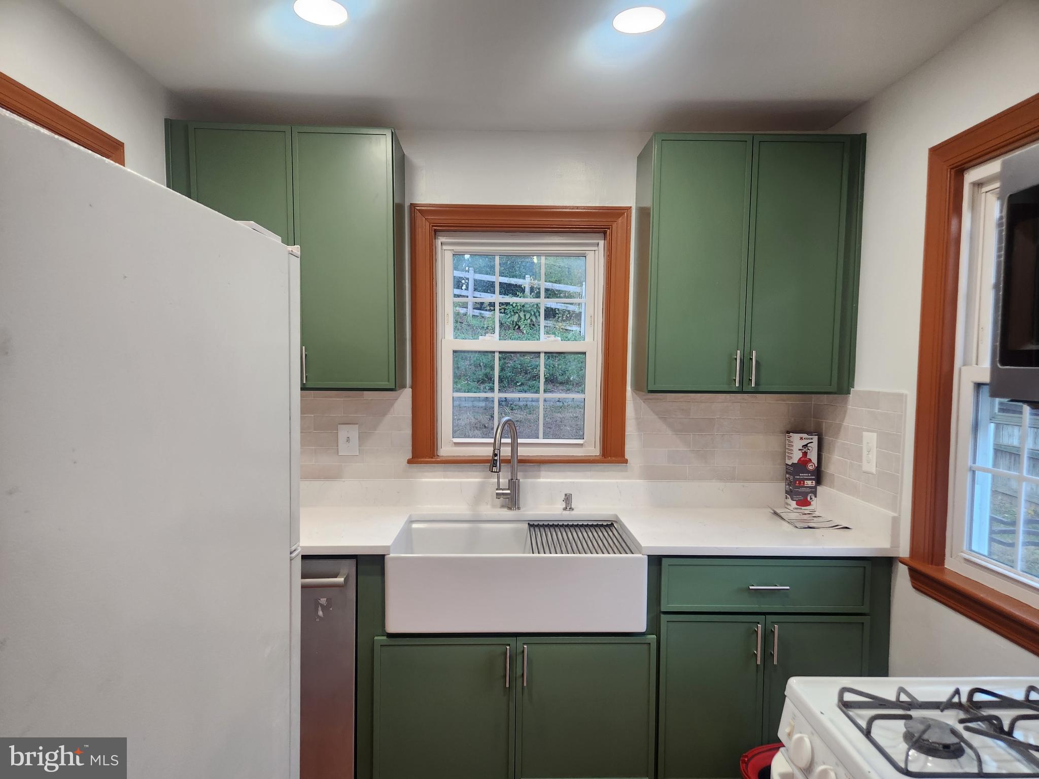 502 East Schuyler Road Silver Spring, MD 20901 - Photo 8 of 38