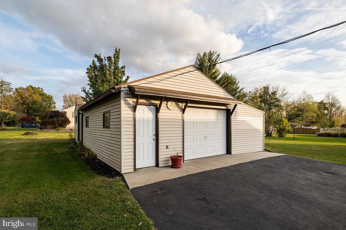2258 Rhoads Road Pottstown, PA 19464 - Photo 2 of 24 Garage