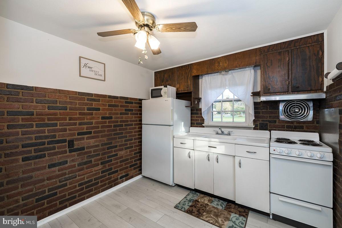 2258 Rhoads Road Pottstown, PA 19464 - Photo 3 of 24 Kitchen
