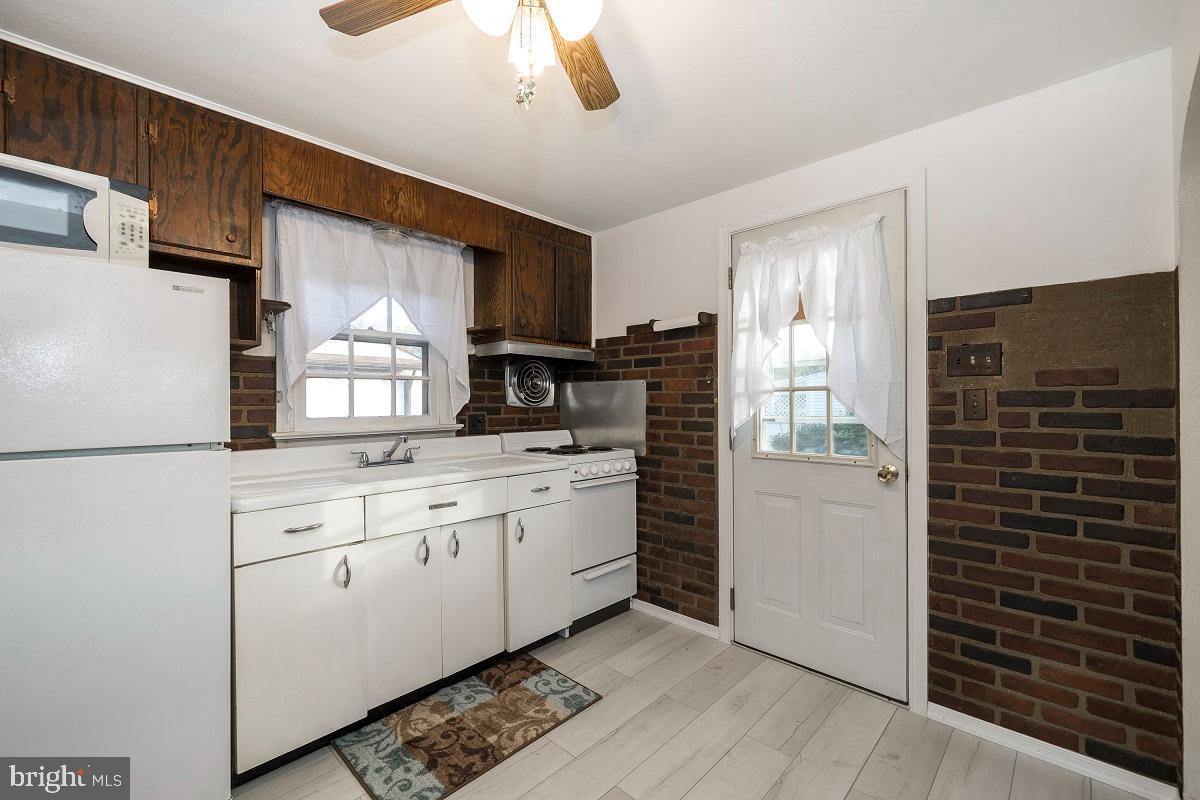 2258 Rhoads Road Pottstown, PA 19464 - Photo 4 of 24 Kitchen