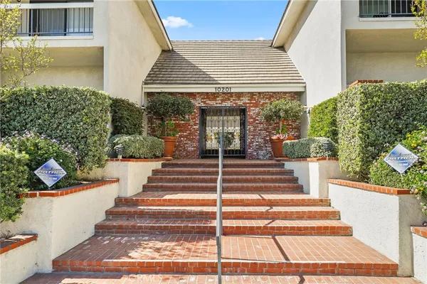 $590,000 | 10201 Mason Avenue, Unit 19, Chatsworth, CA 91311