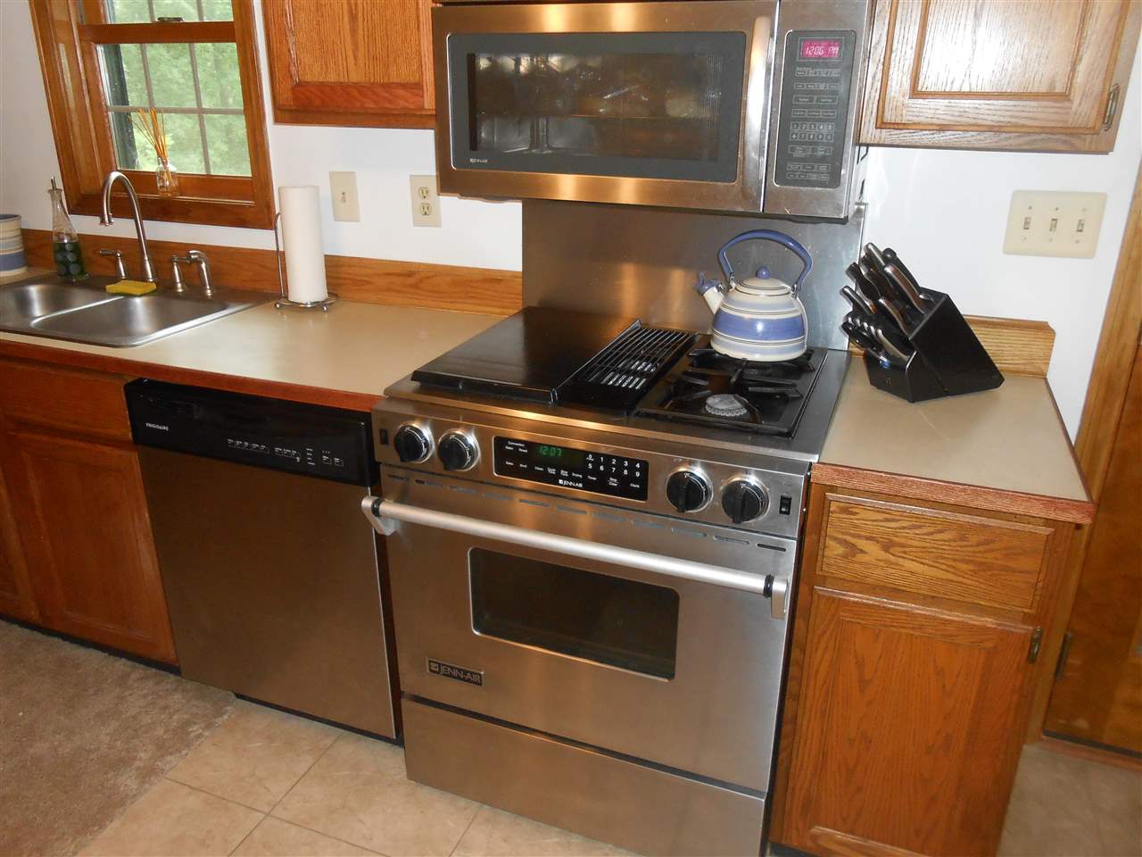 59 Bush Hill Road Pelham, NH 03076 - Photo 13 of 39