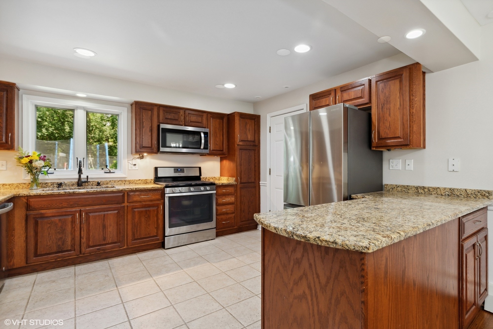 1005 Jenkisson Avenue Lake Bluff, IL 60044 - Photo 4 of 16 a kitchen with stainless steel appliances granite countertop a stove refrigerator and a sink