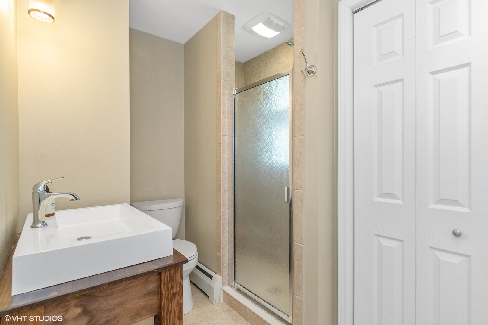1005 Jenkisson Avenue Lake Bluff, IL 60044 - Photo 10 of 16 a bathroom with a sink and shower