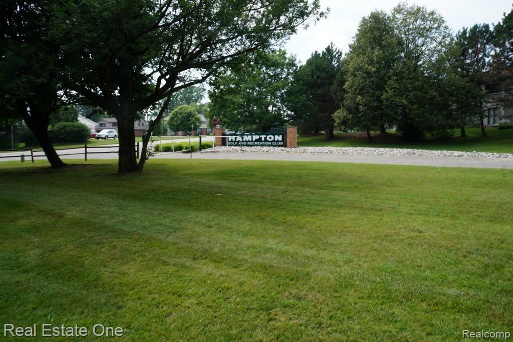 696 Baker Street Rochester, MI 48307 - Photo 22 of 22 DSC01322.jpg