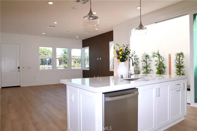 $5,200 | 321 Loon, Irvine, CA 92618