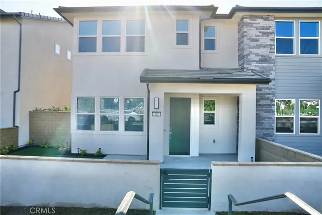 $5,200 | 321 Loon, Irvine, CA 92618