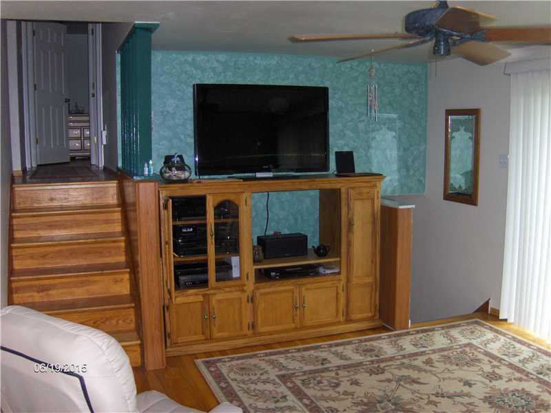 217 Bartleyville Road Burgettstown, PA 15021 - Photo 3 of 20 Living Room.
