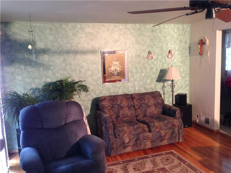 217 Bartleyville Road Burgettstown, PA 15021 - Photo 4 of 20 Living Room.