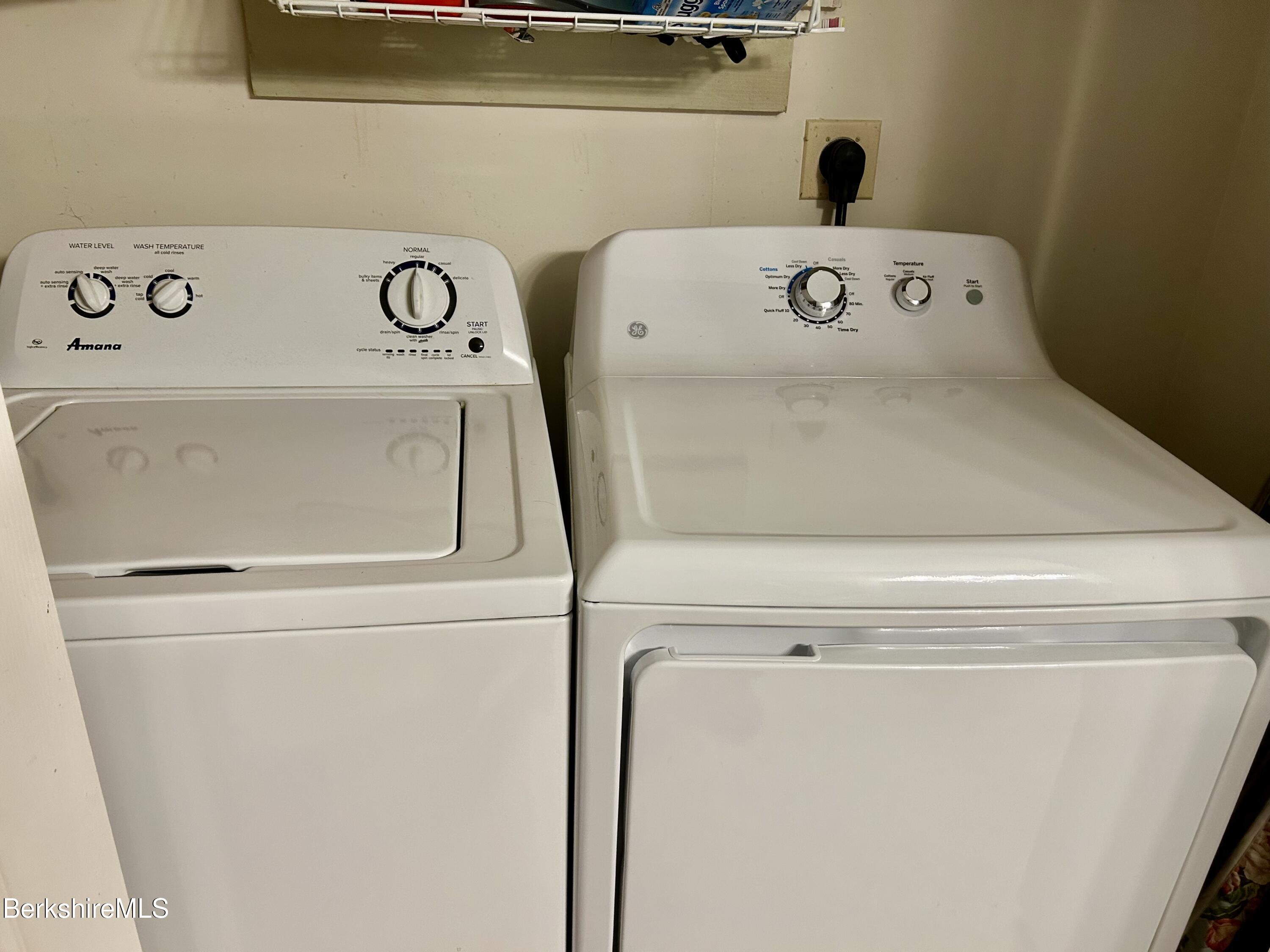 20 Richmond Way Chicopee, MA 01022 - Photo 12 of 25 a utility room with dryer and washer