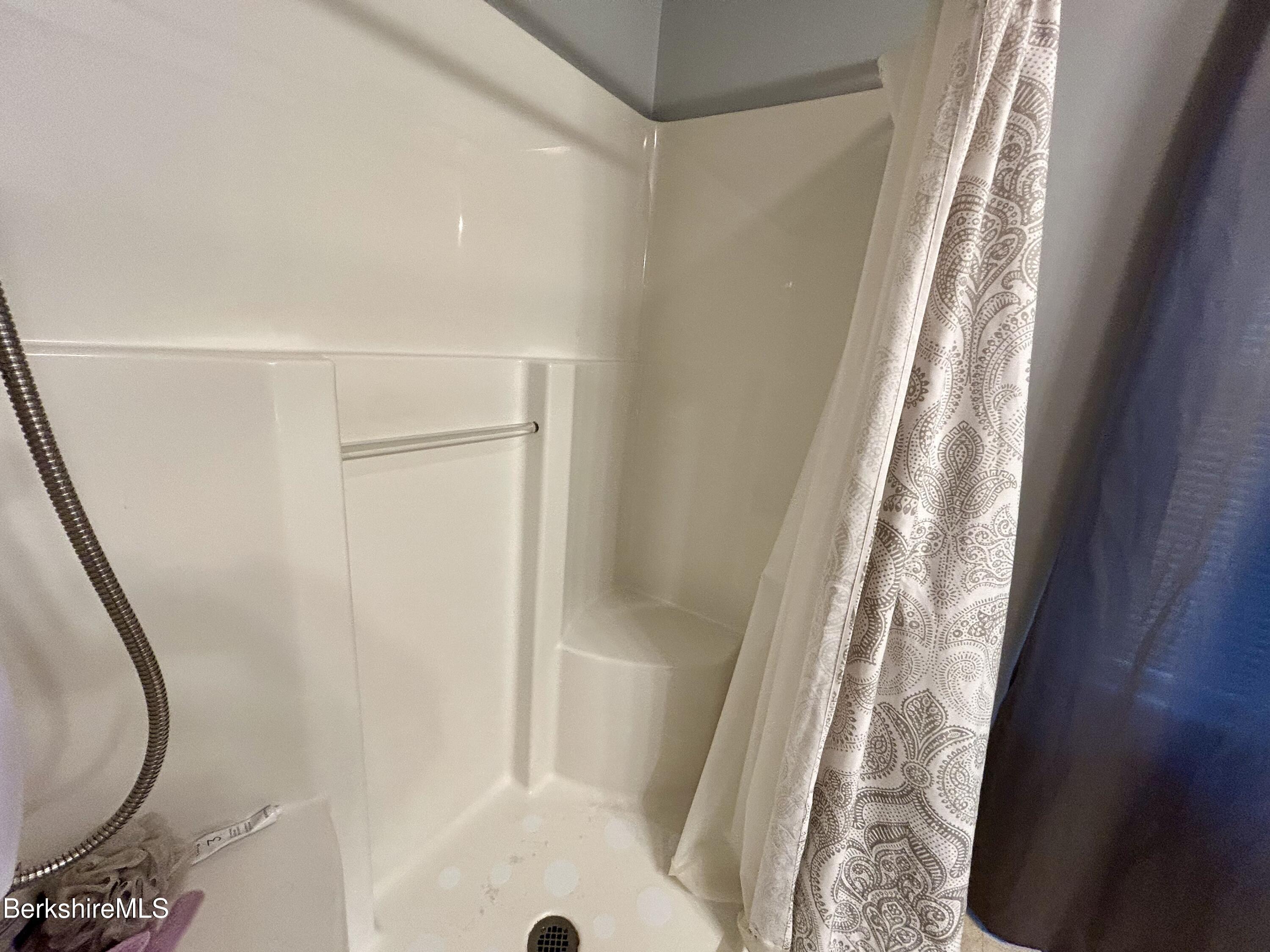 20 Richmond Way Chicopee, MA 01022 - Photo 13 of 25 a bathroom with a bathtub and shower