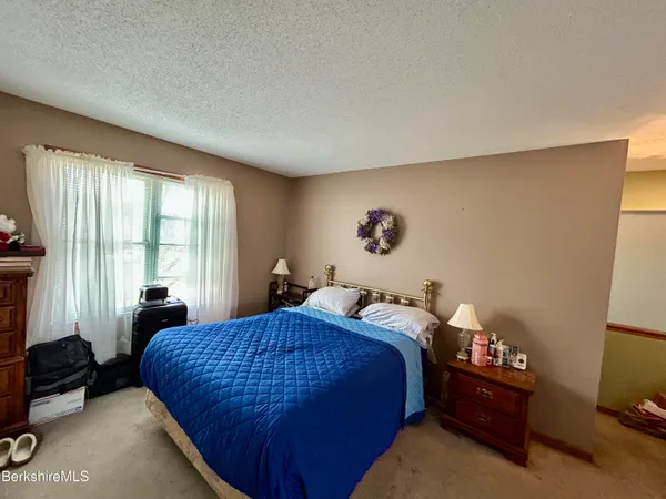 $339,900 | 20 Richmond Way, Chicopee, MA 01022