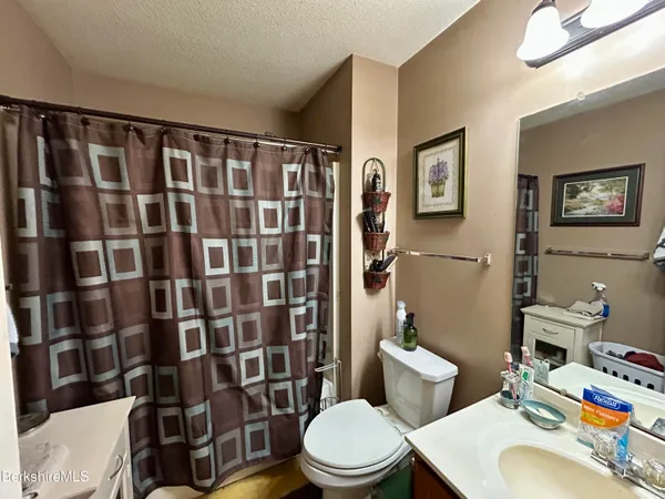 $339,900 | 20 Richmond Way, Chicopee, MA 01022