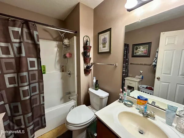 $339,900 | 20 Richmond Way, Chicopee, MA 01022