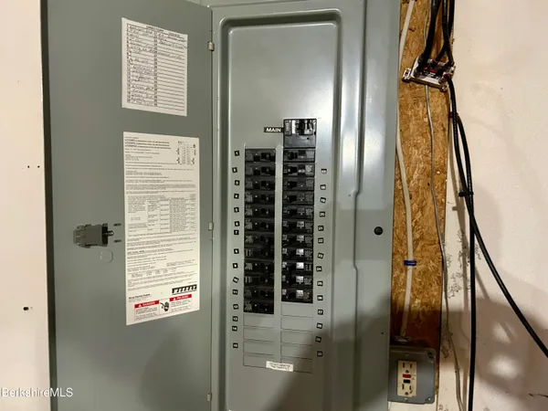 $339,900 | 20 Richmond Way, Chicopee, MA 01022