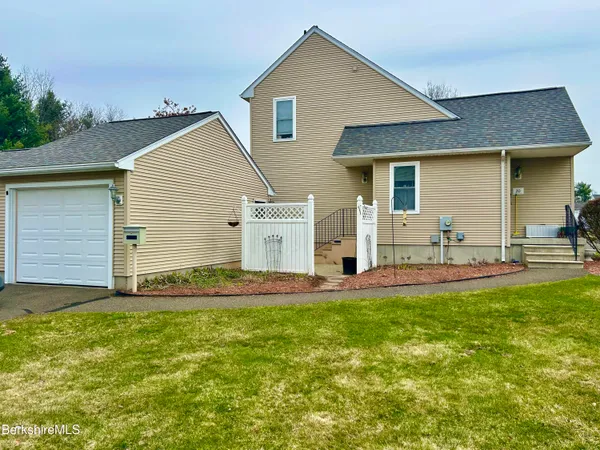 $339,900 | 20 Richmond Way, Chicopee, MA 01022