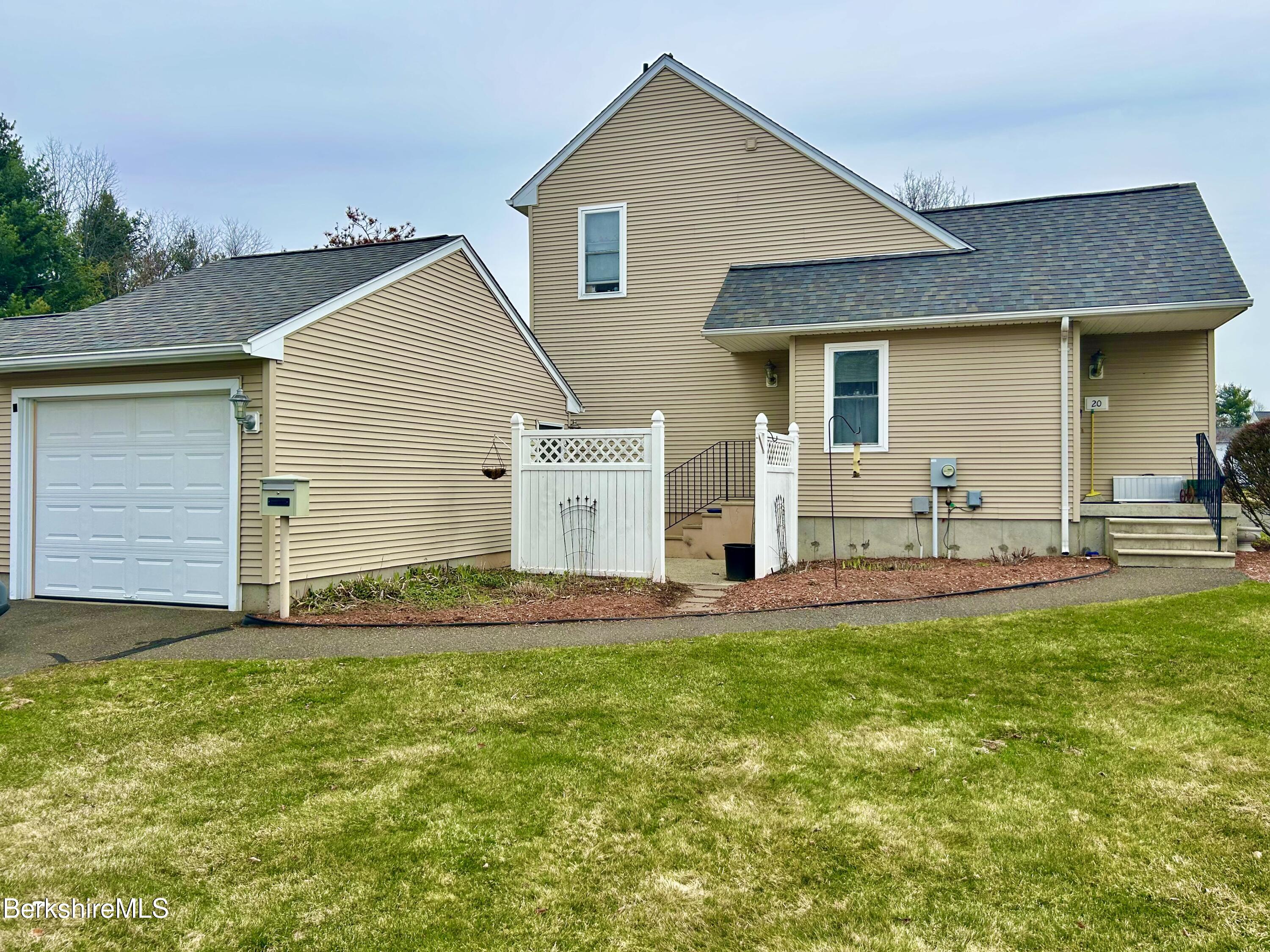 20 Richmond Way Chicopee, MA 01022 - Photo 21 of 25 a front view of house with yard