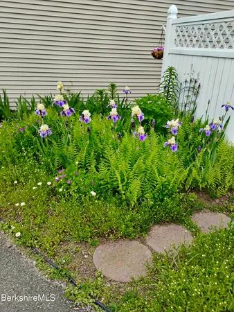 $339,900 | 20 Richmond Way, Chicopee, MA 01022