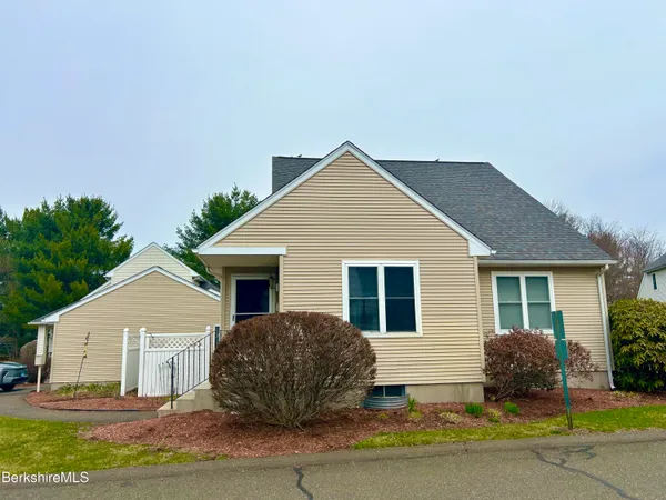 $339,900 | 20 Richmond Way, Chicopee, MA 01022