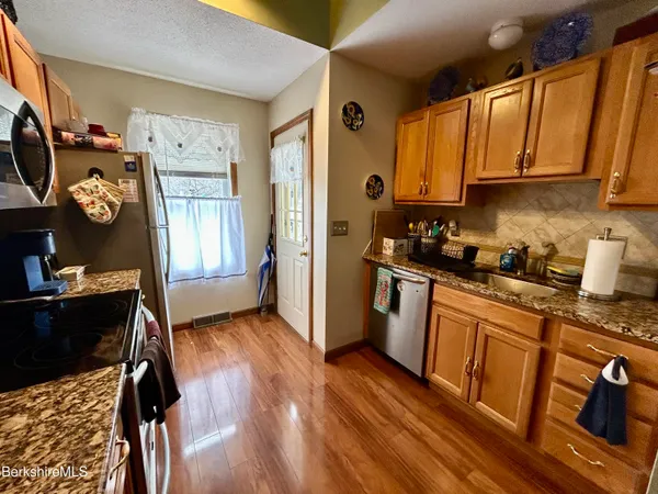 $339,900 | 20 Richmond Way, Chicopee, MA 01022