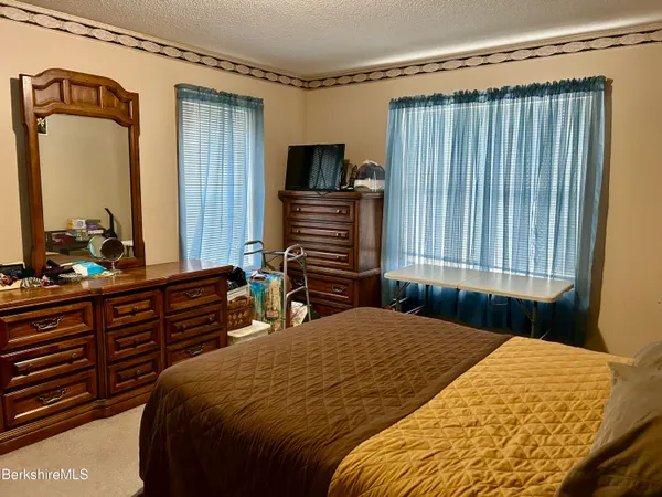 $339,900 | 20 Richmond Way, Chicopee, MA 01022