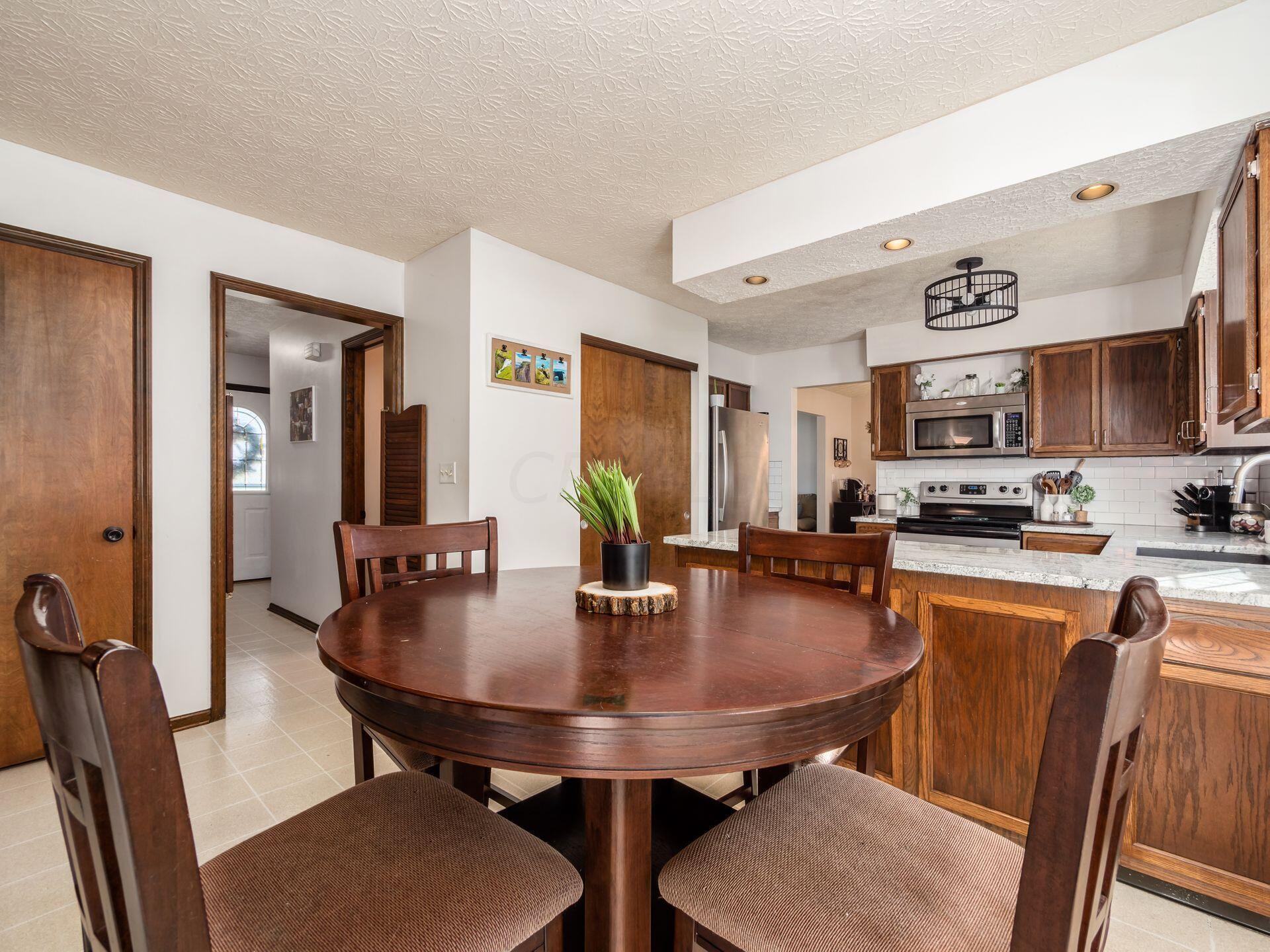 61 Somerset Road Delaware, OH 43015 - Photo 8 of 28 Dinette in kitchen...notice the large pantry!