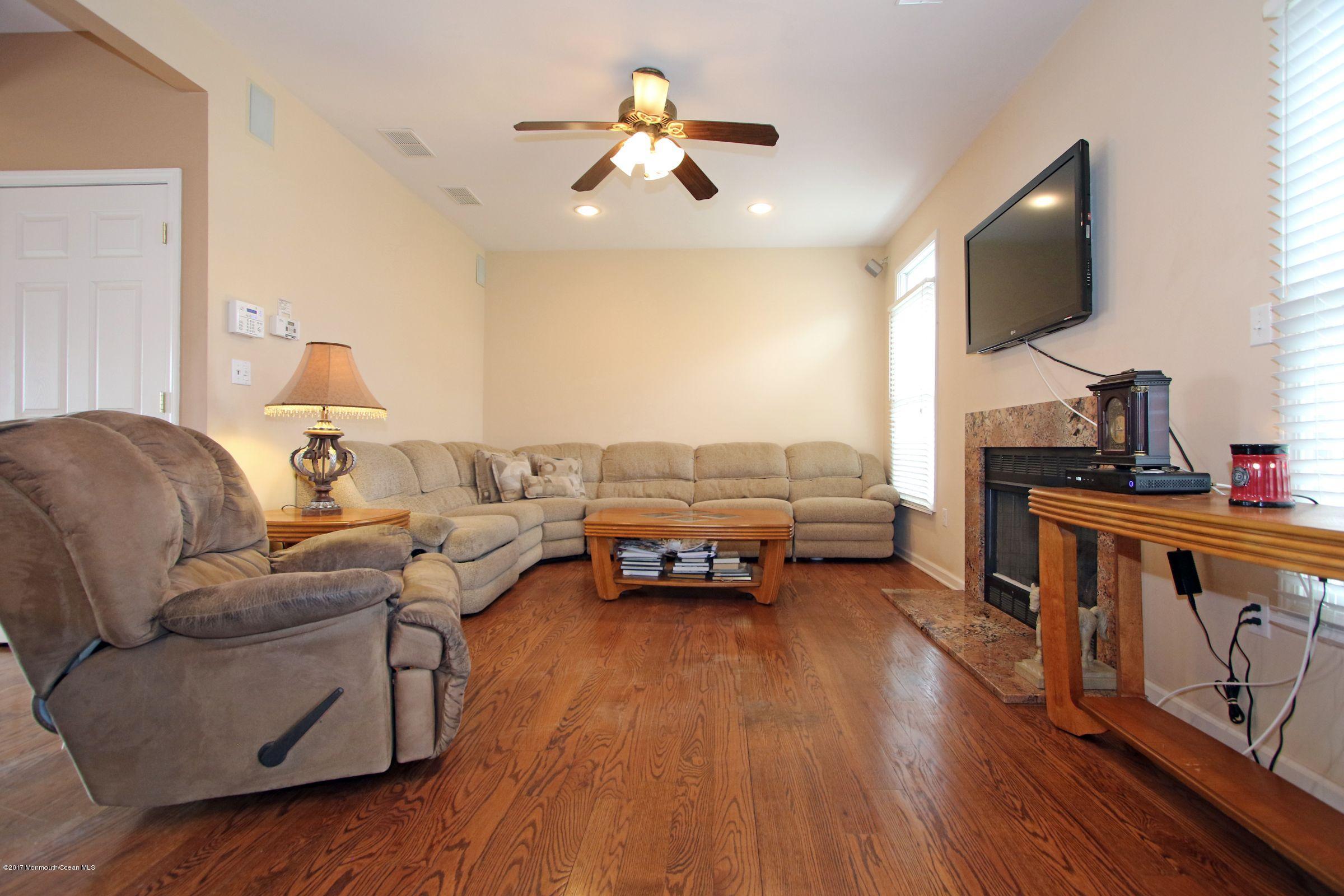 164 E Road Belford, NJ 07718 - Photo 8 of 34 165163813_X4LtXpAQ_IMG_2951a