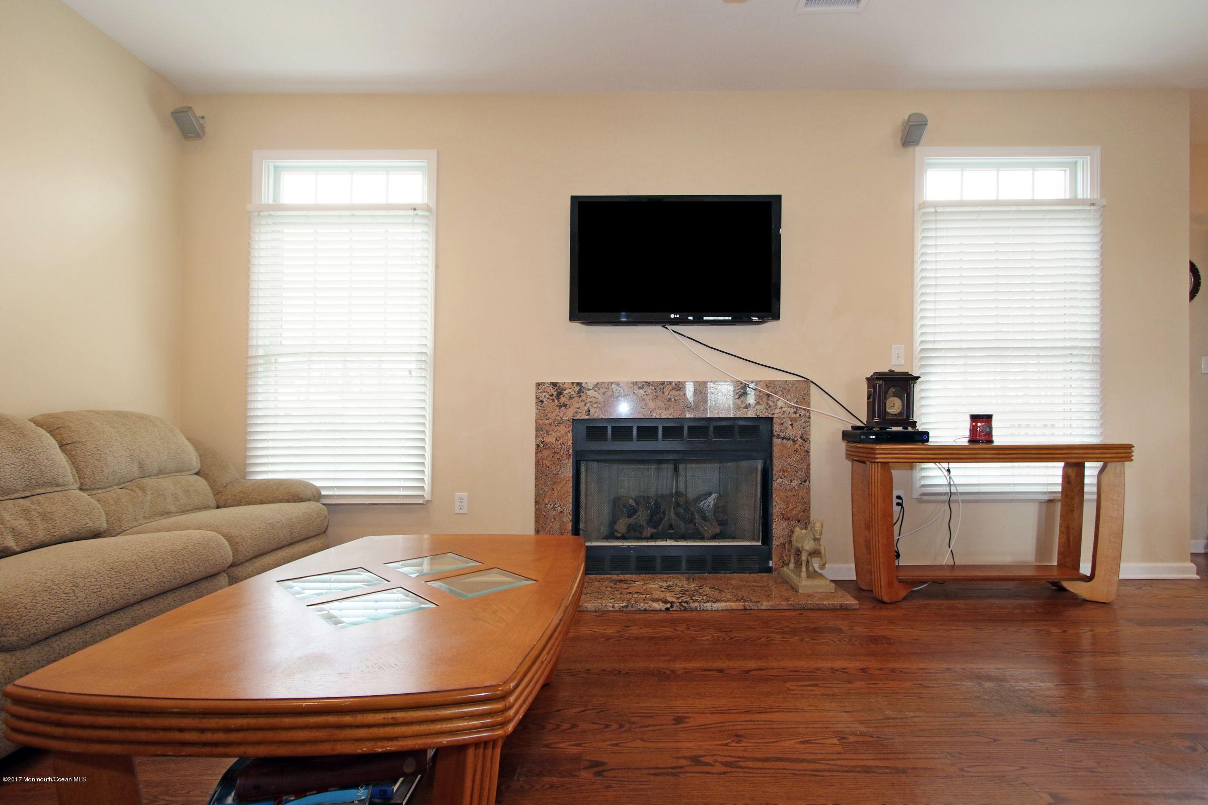 164 E Road Belford, NJ 07718 - Photo 9 of 34 165163815_XC0AnqvH_IMG_2955a