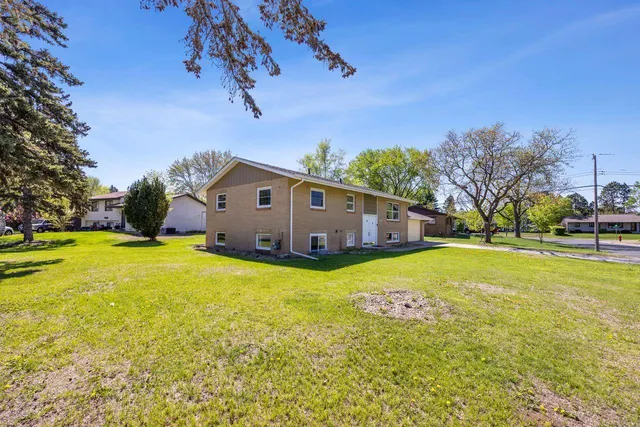 $300,000 | 8040 Xenia Avenue North, Brooklyn Park, MN 55443