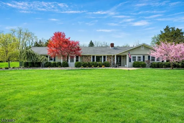$885,000 | 1 Demott Drive, Whitehouse Station, NJ 08889